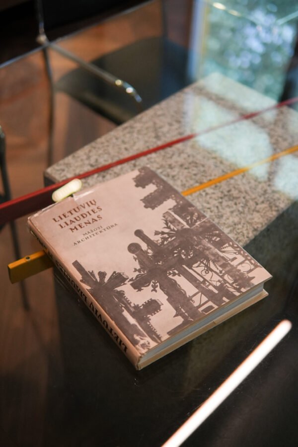 Knyga "Lietuvių liaudies menas. Mažoji architektūra"